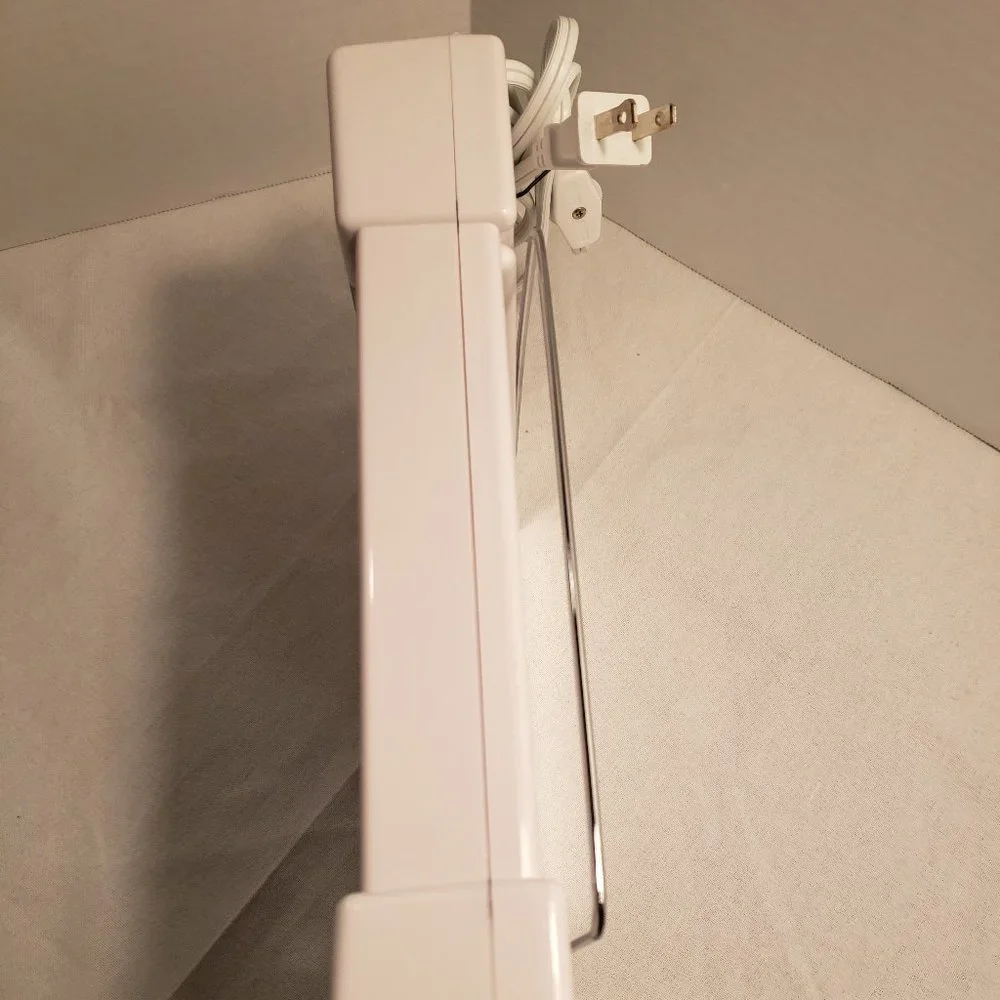 LIGHTED MAKEUP MIRROR by JERDON - FIRST CLASS - MODEL J1010 - MIRROR 6.5